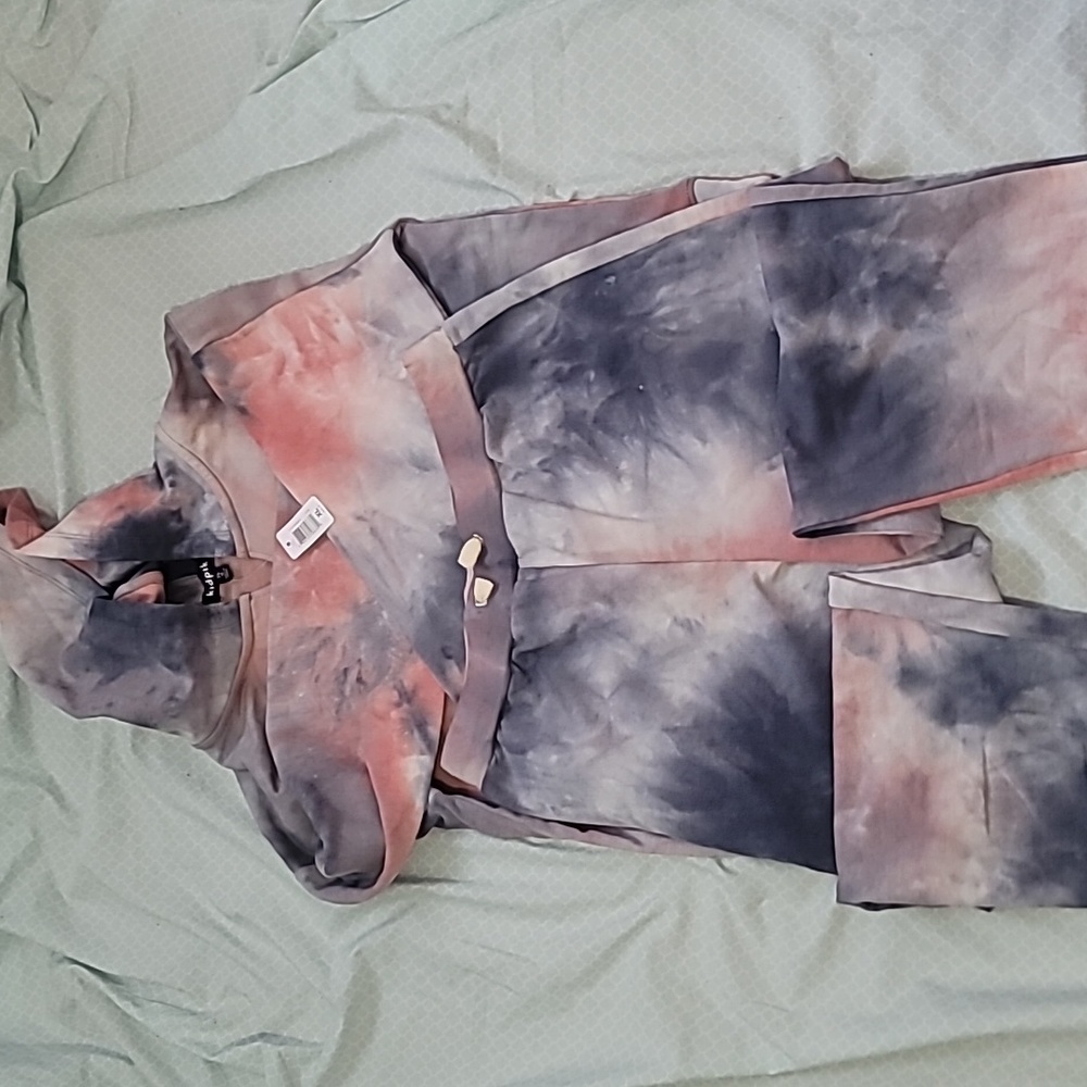 Tie dye cropped hoddie and sweat pants